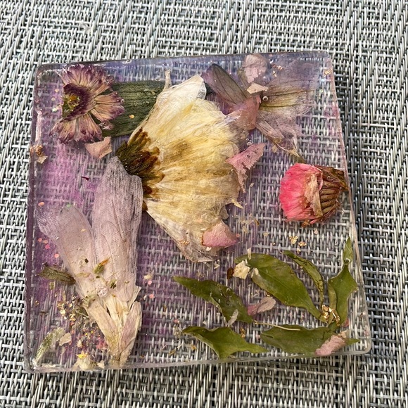 Handmade Pressed Flower Coaster Set and Holder Square Delicate - Picture 4 of 16